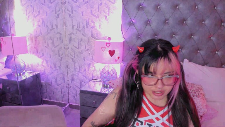 MaddieWaves's Streamate show and profile