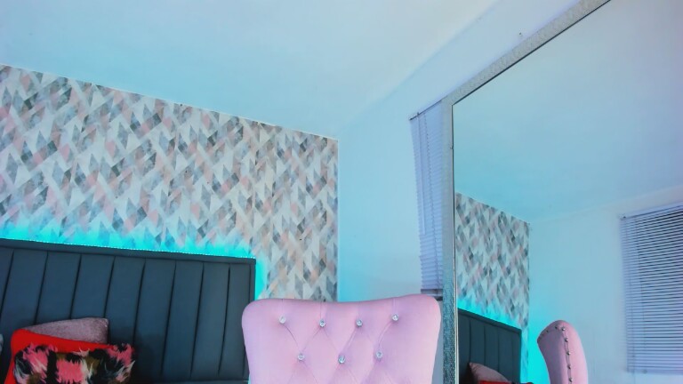 Latin_lola's Streamate show and profile