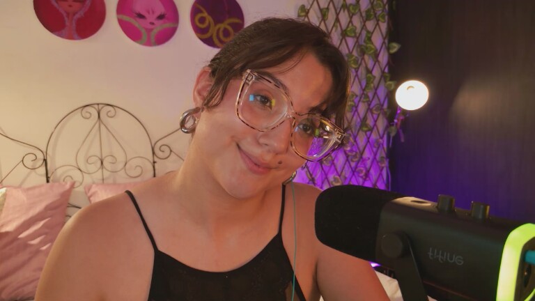 HaileyBunny_18's Streamate show and profile