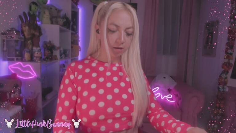 LittlePinkBunnny's Streamate show and profile