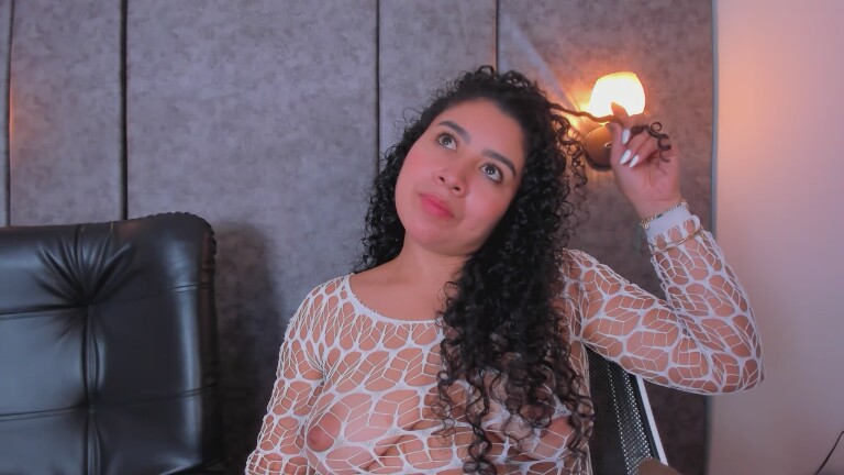 Tharaa24's Streamate show and profile