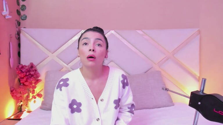 SaraSstonee's Streamate show and profile