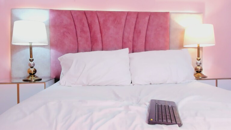 EmmaWeest's Streamate show and profile