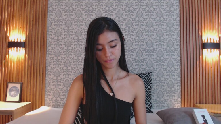 Charlotte_18's Streamate show and profile