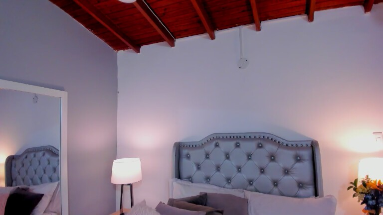 NiaMoon's Streamate show and profile