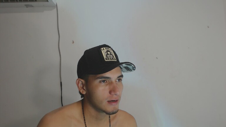 Kalifa_h's Streamate show and profile