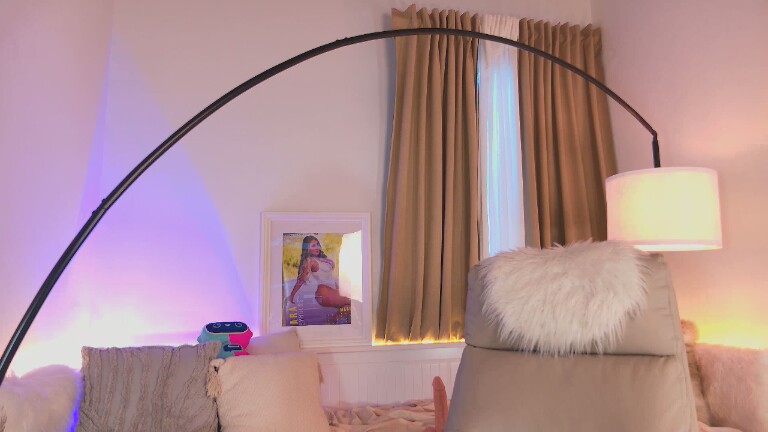 sarareynoldsX's Streamate show and profile