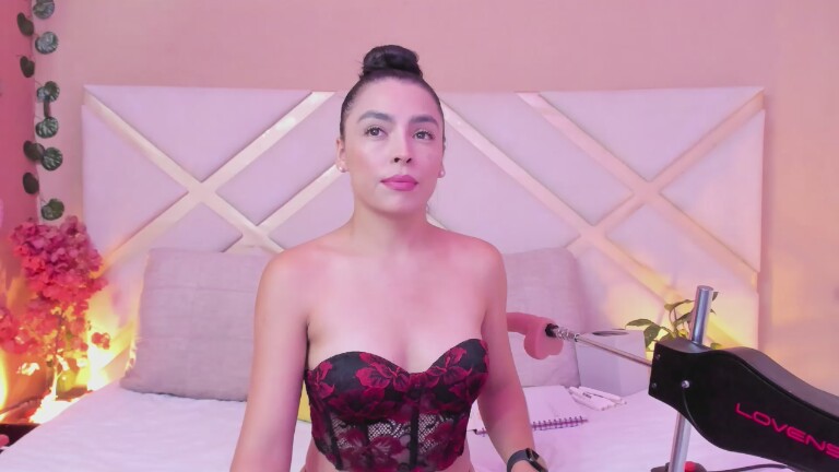 SaraSstonee's Streamate show and profile