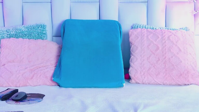 KyllieWood's Streamate show and profile