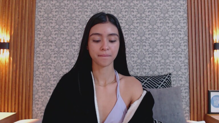 Charlotte_18's Streamate show and profile