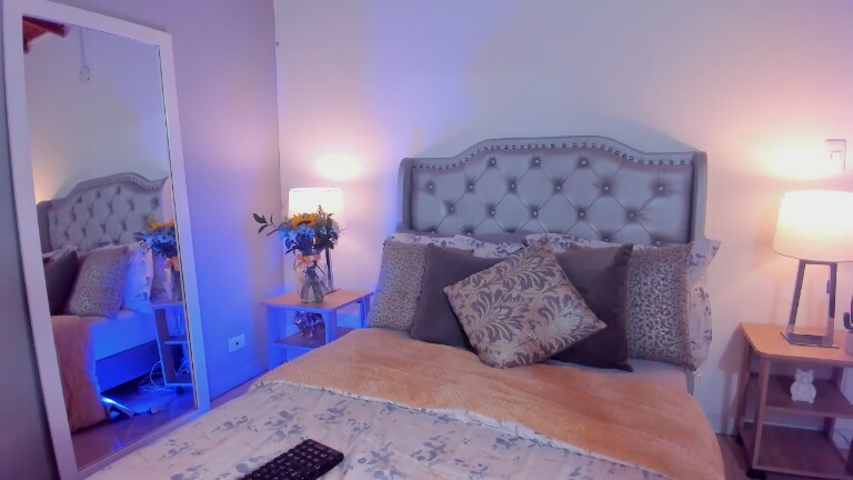 NiaMoon's Streamate show and profile