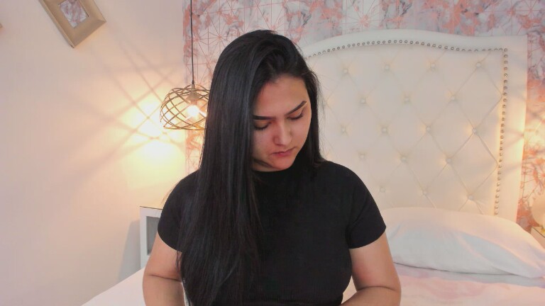 SaharaLyn's Streamate show and profile