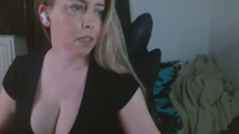 KayBayBees's Streamate show and profile