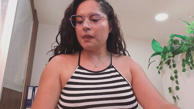 SharaThomas's Streamate show and profile