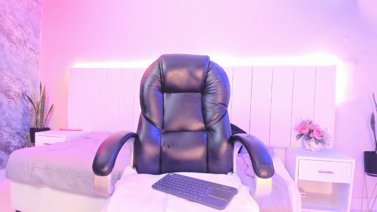 MARIA_KIM's Streamate show and profile