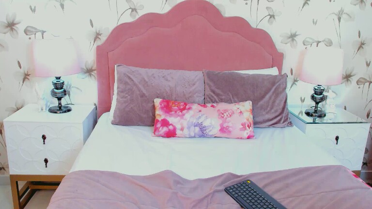 MiaAndrade's Streamate show and profile