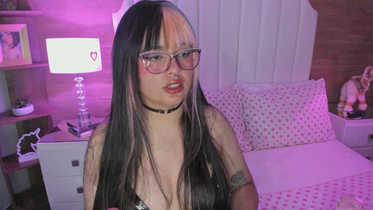 MaddieWaves's Streamate show and profile