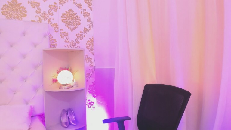 EMA_LAMBERT's Streamate show and profile