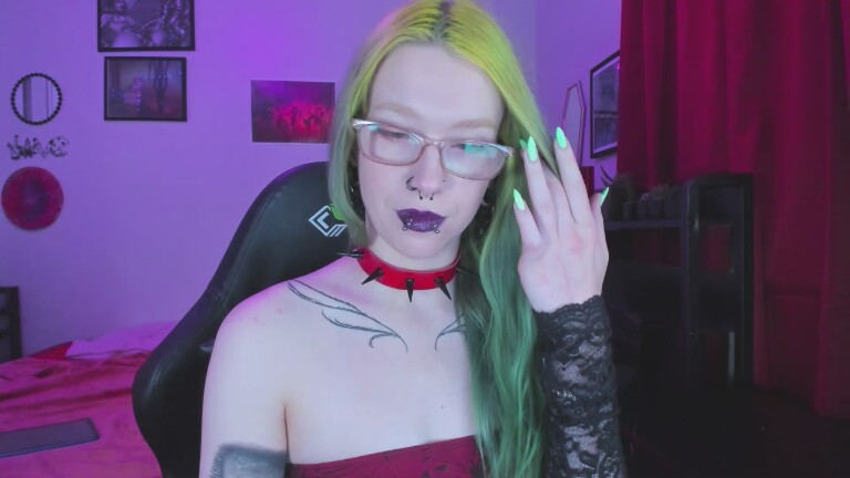 NikkiVill's Streamate show and profile